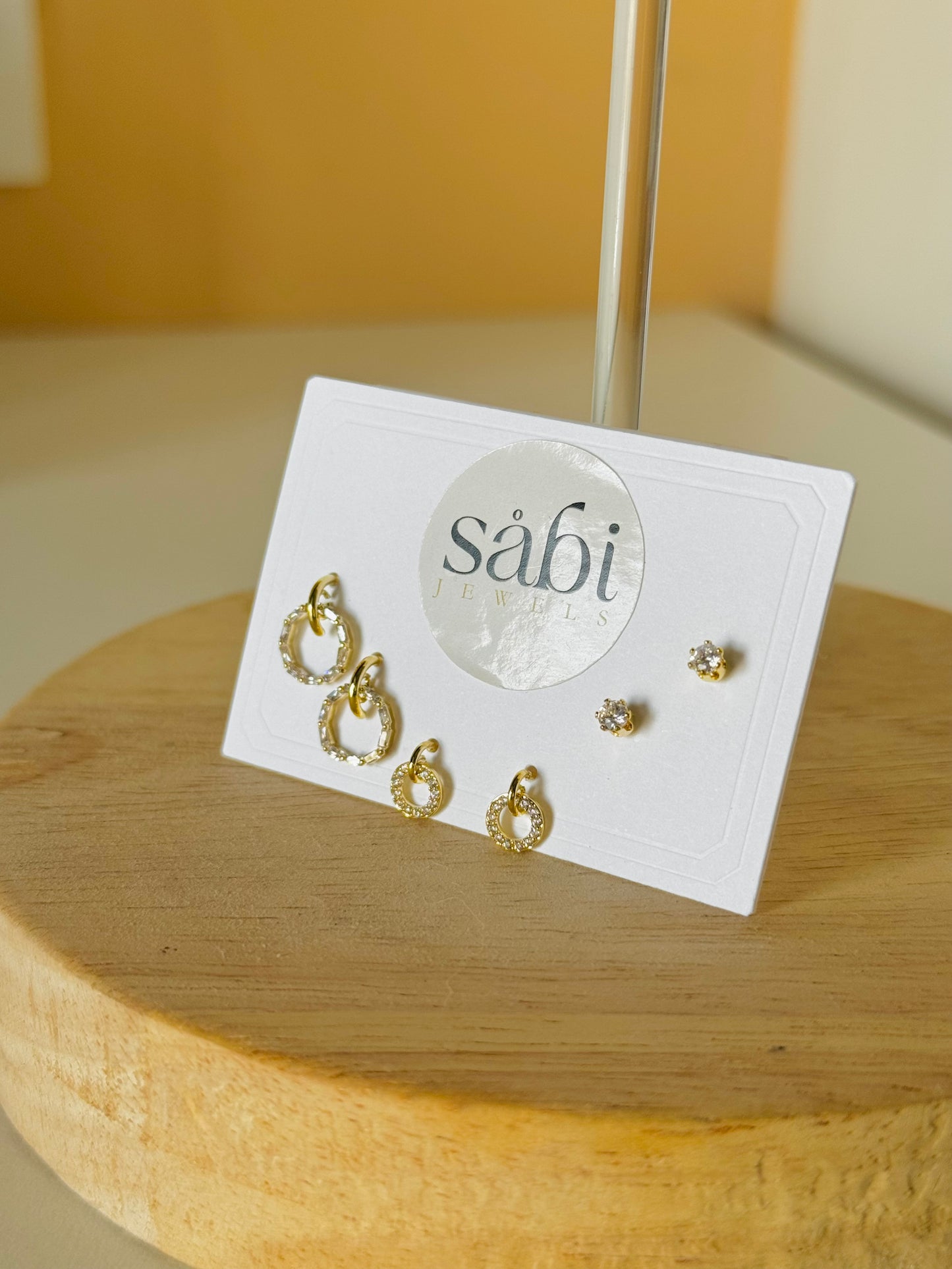Circular drop studs