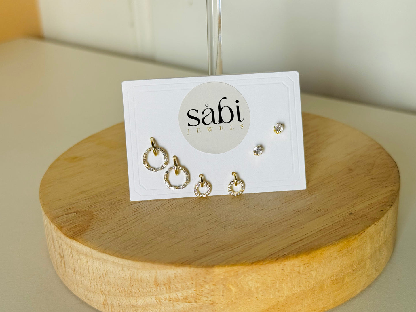 Circular drop studs