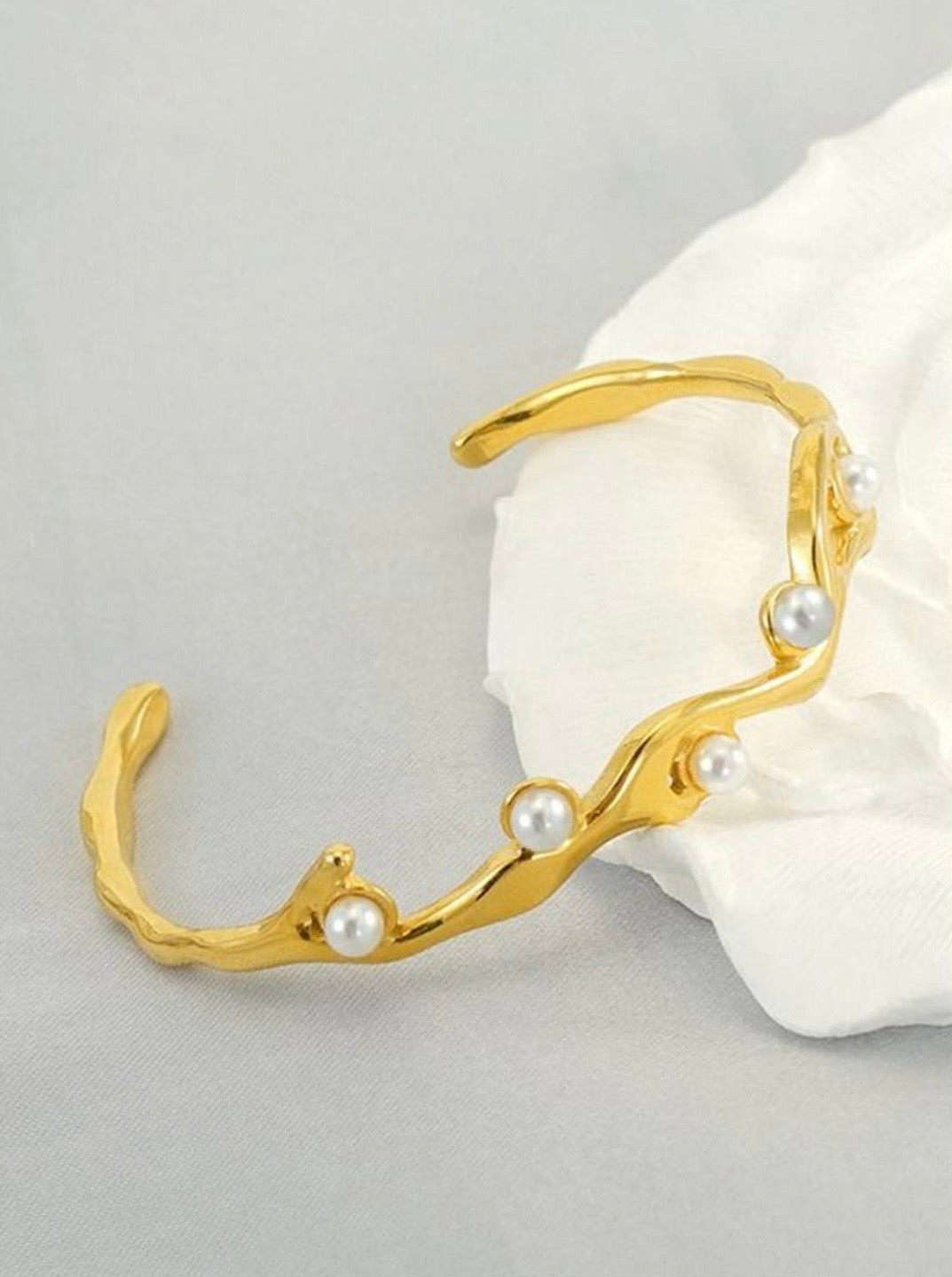 Solis Jewel