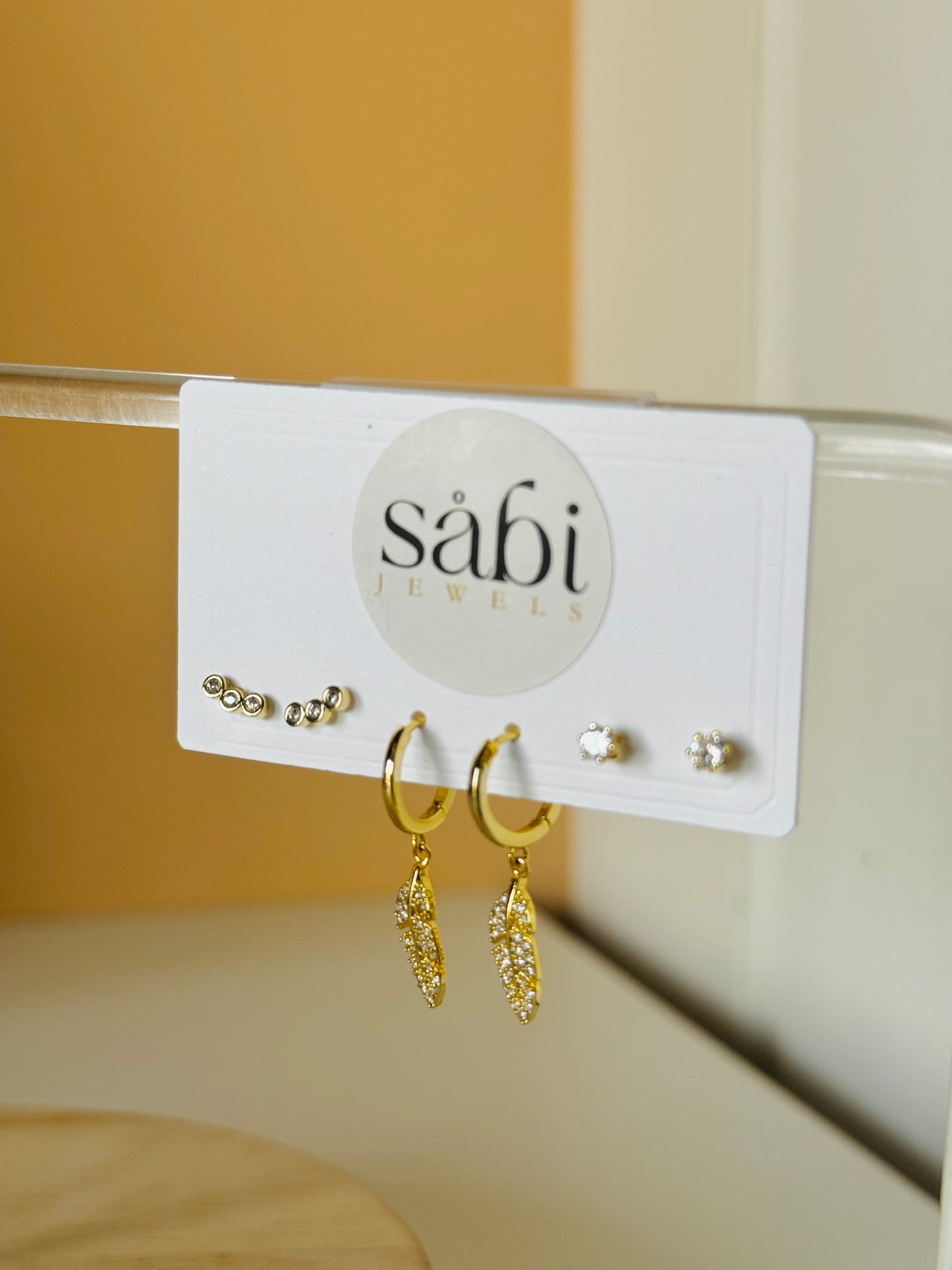 Feather leaf hoops earings