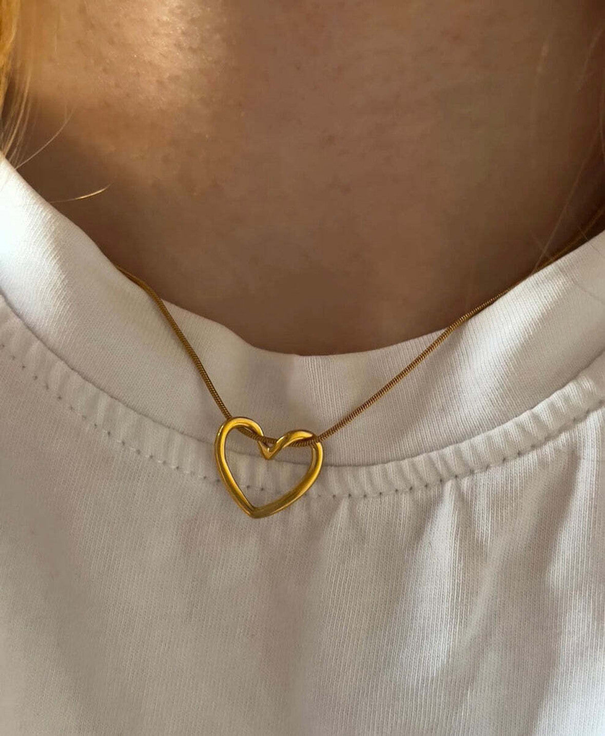 Hanging heart necklace